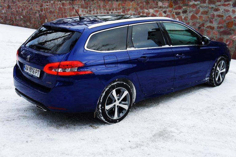 Тест-драйв Peugeot 308 SW: яким повинен бути універсал? Фото 2