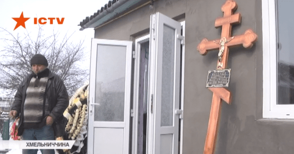 Смертельна туга за батьками: на Хмельниччині повісилася 12-річна дівчинка Самогубство