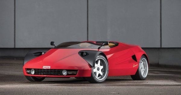З відсіками для шоломів: на аукціон виставлено унікальний Ferrari