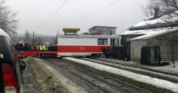 У Донецьку трамвай зійшов із рейок і в