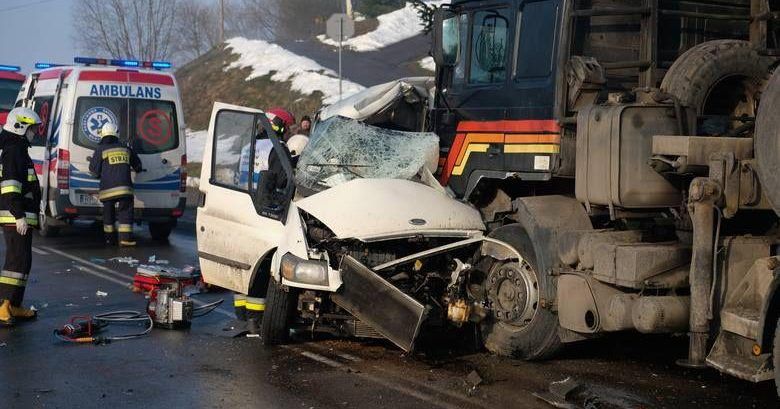 У Польщі мікроавтобус зіткнувся з вантажівкою ДТП
