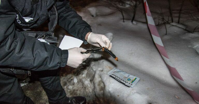 В Киеве посреди улицы нашли мужчину с ножом в сердце (18+)