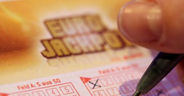 Мужчина сорвал джекпот в лотерею на €42,67 млн