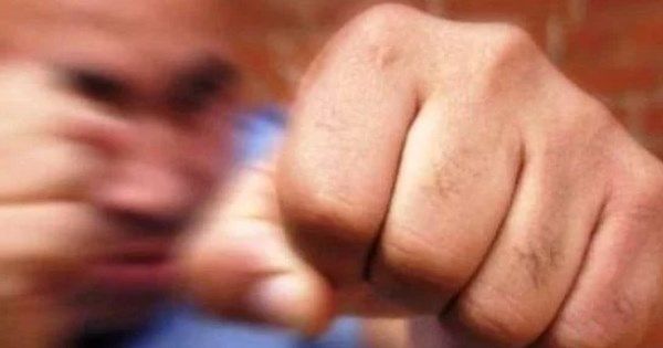 Перелом носа и руки: на Львовщине отец избил 7-летнего сына