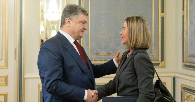 Порошенко призвал ЕС назвать Россию агрессором и дать Украине оружие