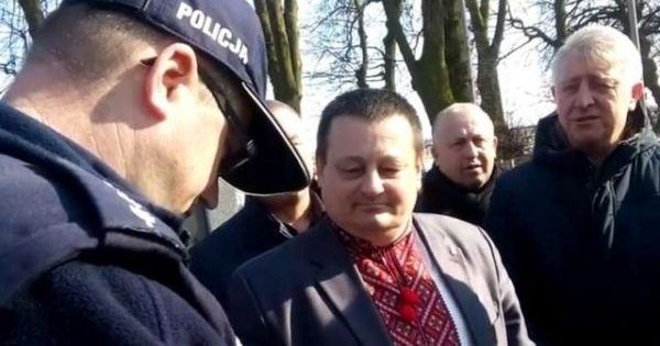 Поляк вызвал полицию из-за приветствия Слава Украине на поминальном мероприятии пирожик