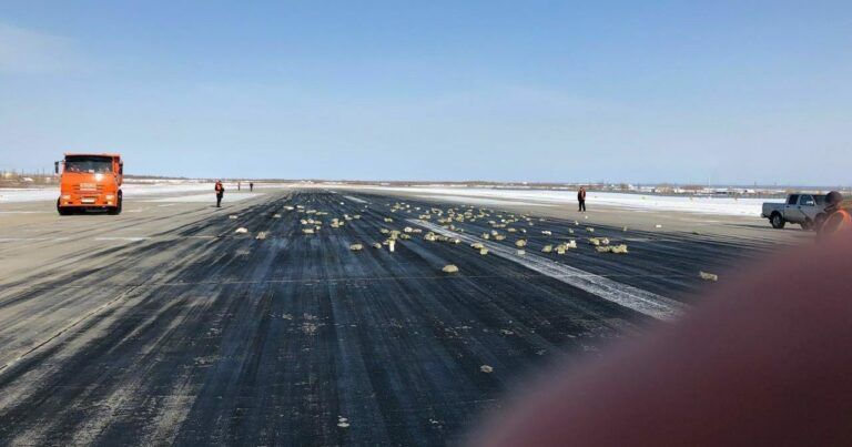 У Росії з літака посипалося золото в злитках