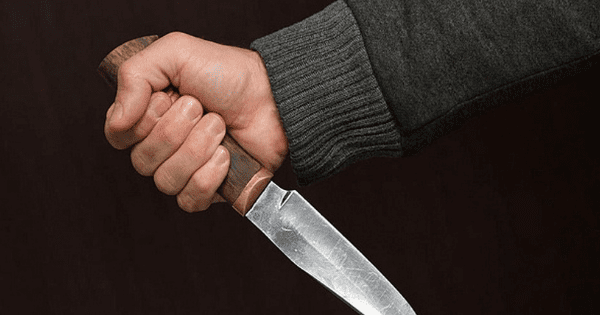 Подросток ударил ножом в шею своего товарища. 9-классник умер на месте (18 )