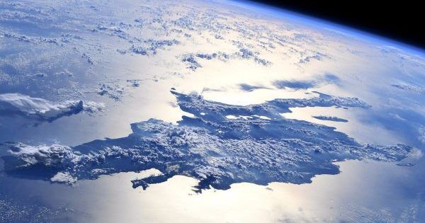 Люди должны быть готовы покинуть Землю
