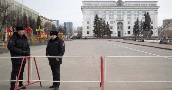 Испугались митингов: полиция Кемерово оцепила пустую площадь