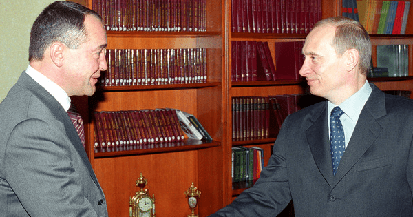 Лесін і Путін тиснуть руки