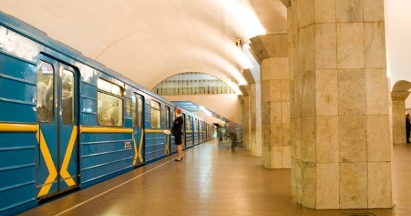 Авария в метро Киева: движение поездов возобновлено Метро в Києві