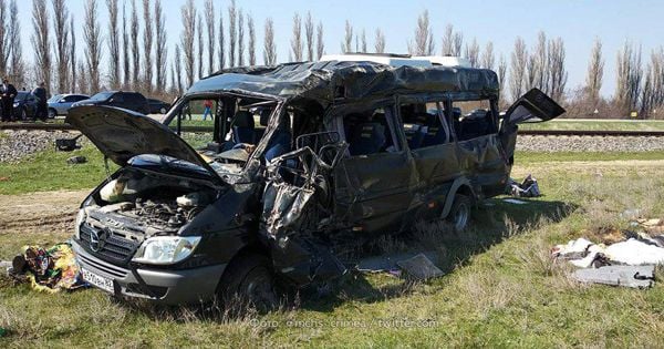 В Крыму столкнулись электричка и микроавтобус, есть жертвы