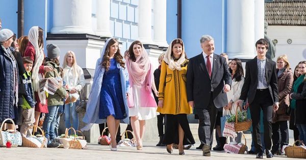 Порошенко поздравил украинцев с Пасхой