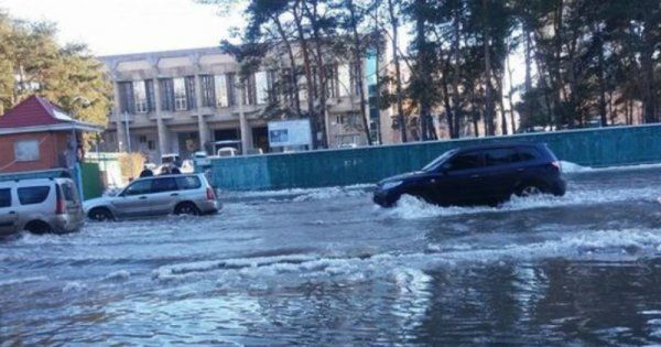 Дома-аквариумы и полиция на лодках: почему Украину затопило и кто виноват
