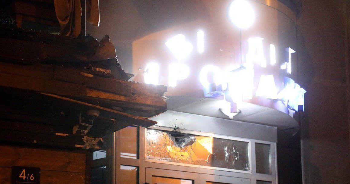 В Киеве из гранатомета обстреляли здание