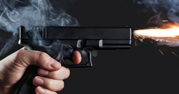 Поліцейський вистрілив у живіт колезі під час відкритого уроку в школі подстрелил полицейского