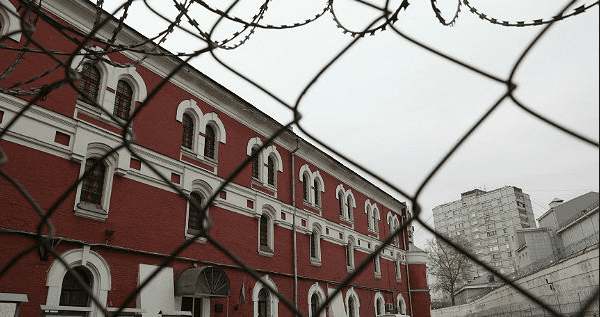 Сломали позвоночник, изнасиловали и задушили: в России предпринимателя замучили в СИЗО