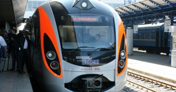 Травневі у Львові: Укразалізниця пустить додатковий Інтерсіті интерсити+