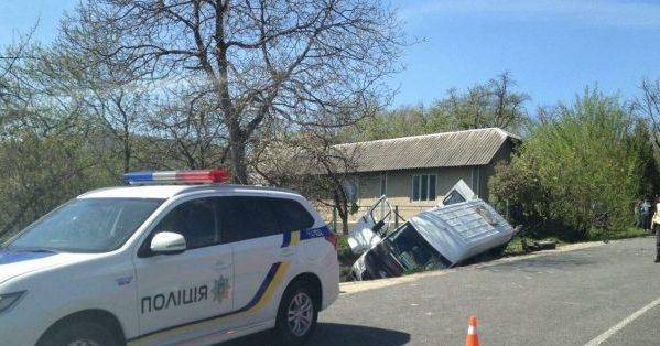 На трассе под Ивано-Франковском перевернулся автобус, есть жертвы дтп