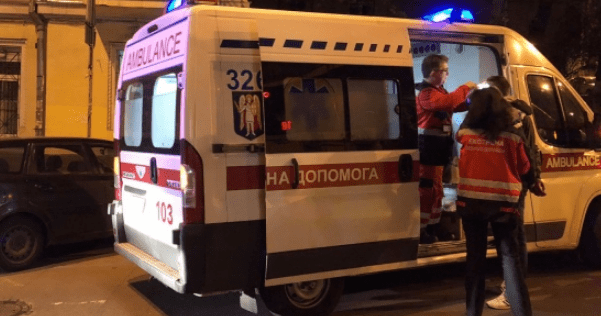 Поножовщина в троллейбусе в Киеве: пассажиров заблокировали и перекрыли улицу