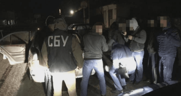 В Новомосковске задержали банду грабителей в полицейской форме Банда у погонах