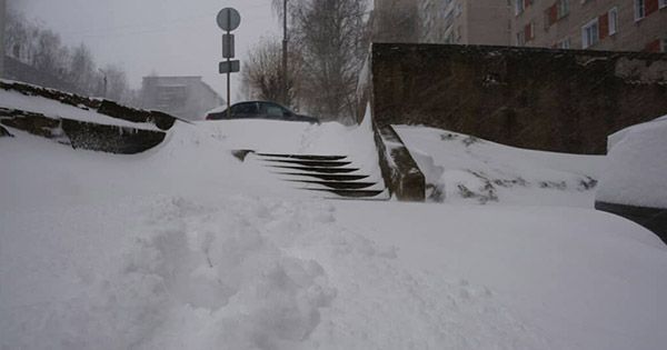До 40 см! Россию в апреле засыпало снегом Росію у квітні засипало снігом