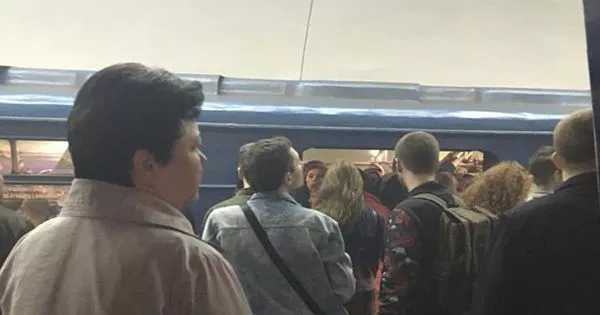 ЧП в метро Киева: движение поездов замедлено Задимлення у метро
