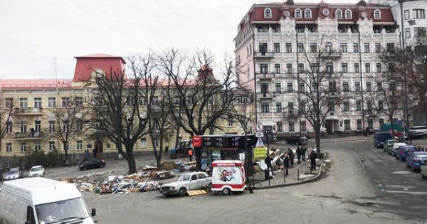 Руины и странные новостройки. Что произошло с Андреевским спуском