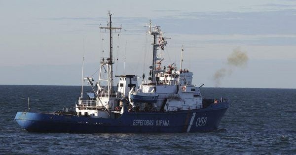 Окупанти затримали біля берегів Криму судно з українцями