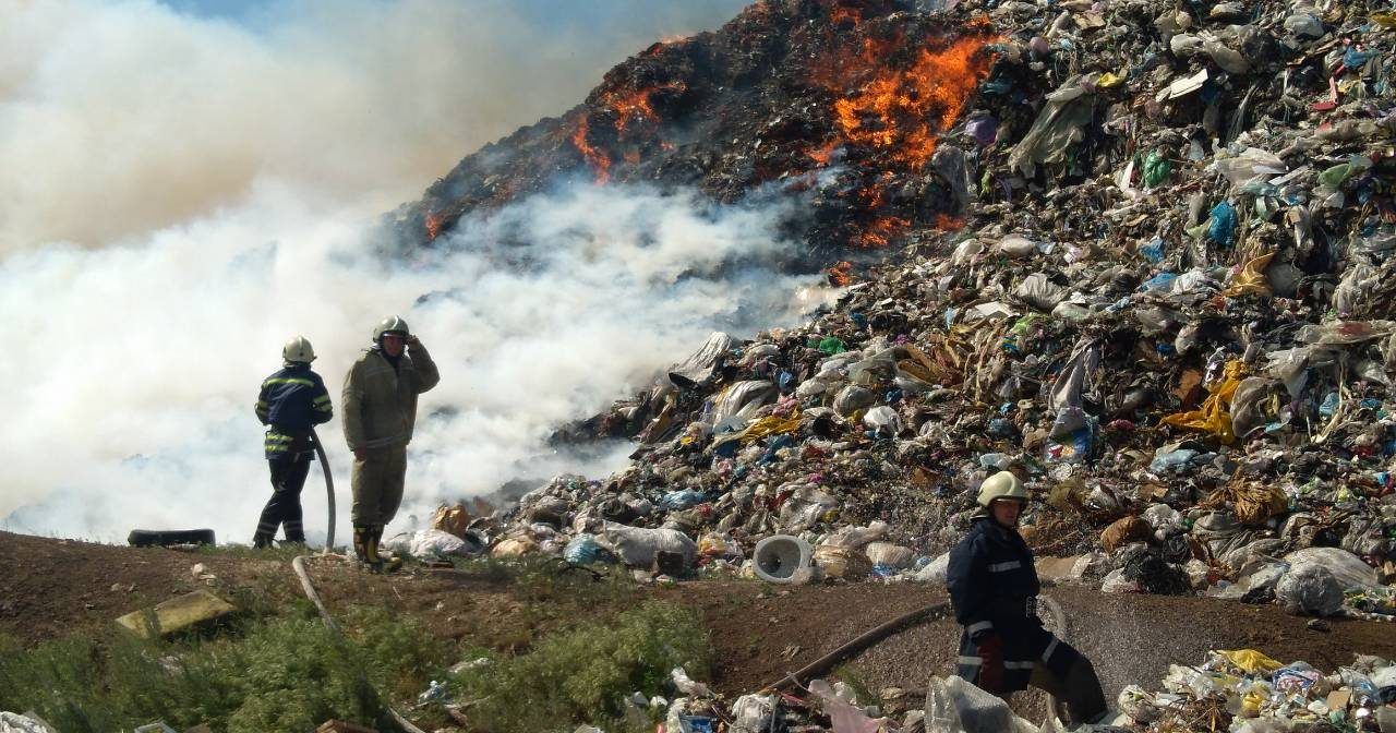 Під Дніпром горить 1,5 тис. м² сміттєвого полігону