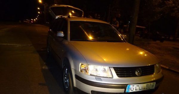 У Києві хлопець побив битою поліцейського через зауваження избили полицейского
