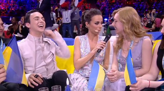 Євробачення 2018: Melovin вкусив ведучу у прямому ефірі евровидение 2018