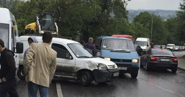 Масштабна ДТП у Львові: зіткнулися 7 авто У Львові зіткнулися 7 авто