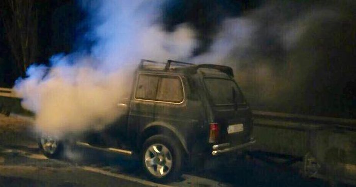 В Киеве во время движения загорелось авто Горить авто