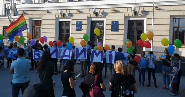 В центре Запорожья в толпу бросили взрывчатку