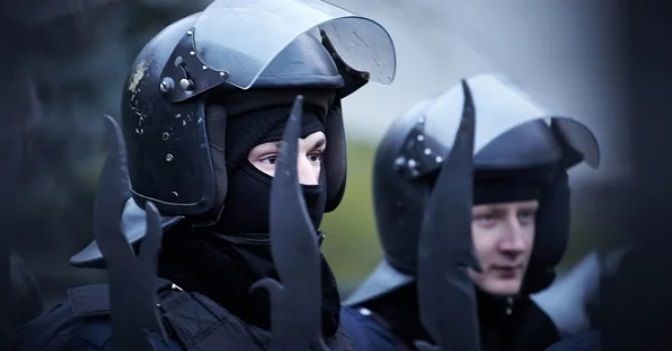 Расстрел Майдана: трех подозреваемых беркутовцев заметили на параде в Москве