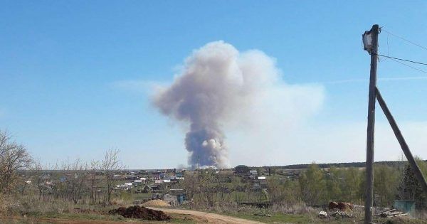 В России взрываются военные склады, идет эвакуация пожар в пугачово