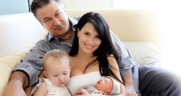 60-річний Алек Болдвін показав новонародженого сина