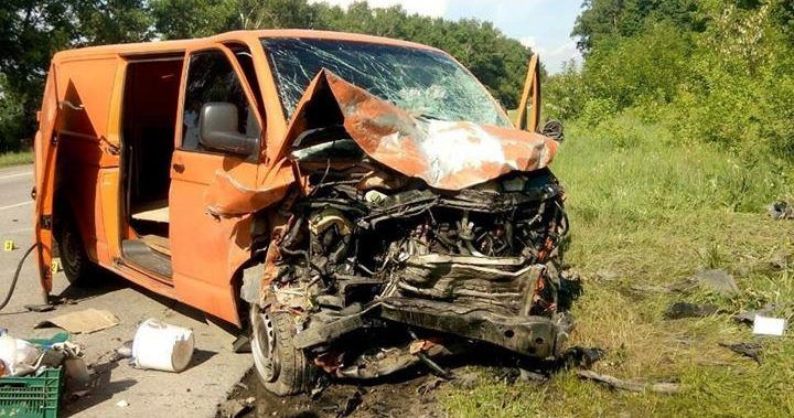 Смертельное ДТП в Сумской области: авто столкнулось с микроавтобусом ДТП
