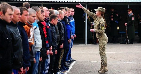 В Тернополе призывник выпал из 5 этажа, убегая из военкомата