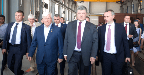 Порошенко о достижениях НИБУЛОНа: экономика растет благодаря таким локомотивам, как Вадатурский