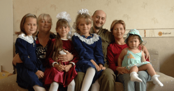 Отец шестерых приемных детей