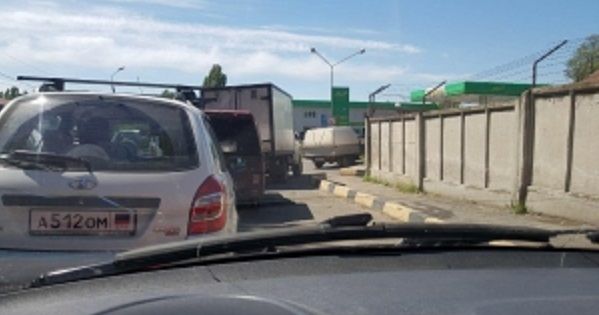 Бензиновый кризис: в Донецке очереди на АЗС по 40 машин