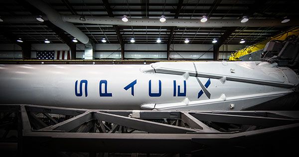 SpaceX обрала людину, яка полетить на Місяць