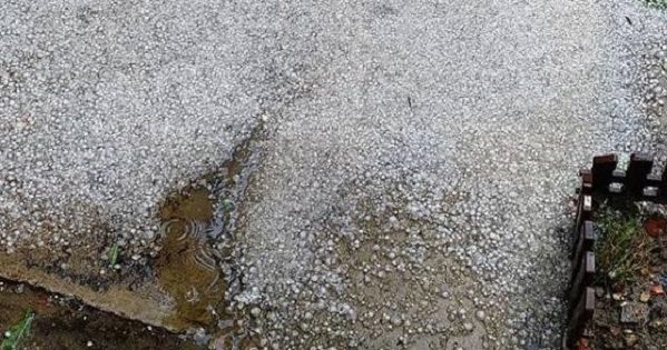 Гроза во Львове: разрушенные здания и град с яйцо