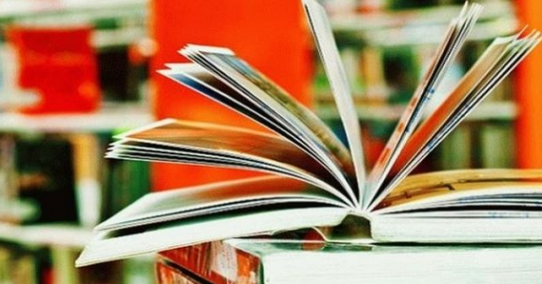 На Книжном Арсенале детей познакомили с тукони и показали мух через микроскоп