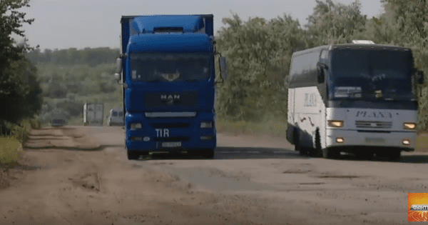 До Европы не доехать! Ужасная трасса в Одесской области, где отлетают колеса