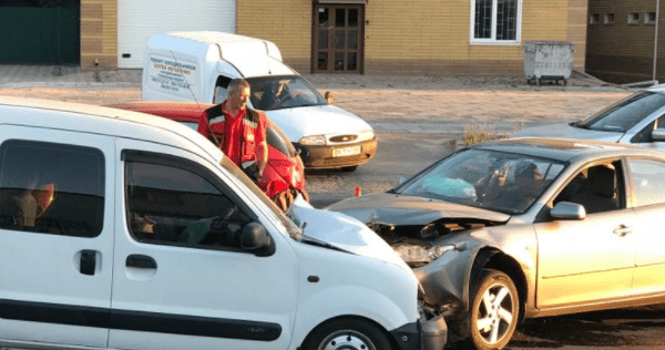 Тройное ДТП в Киеве: движение парализовано, на месте аварии три скорые ДТП у Києві