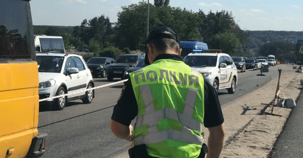 Жахлива ДТП на Одеській трасі: жінка загинула, перебігаючи дорогу ДТП
